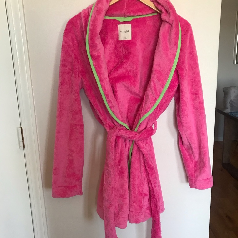 Gilly Hicks robe